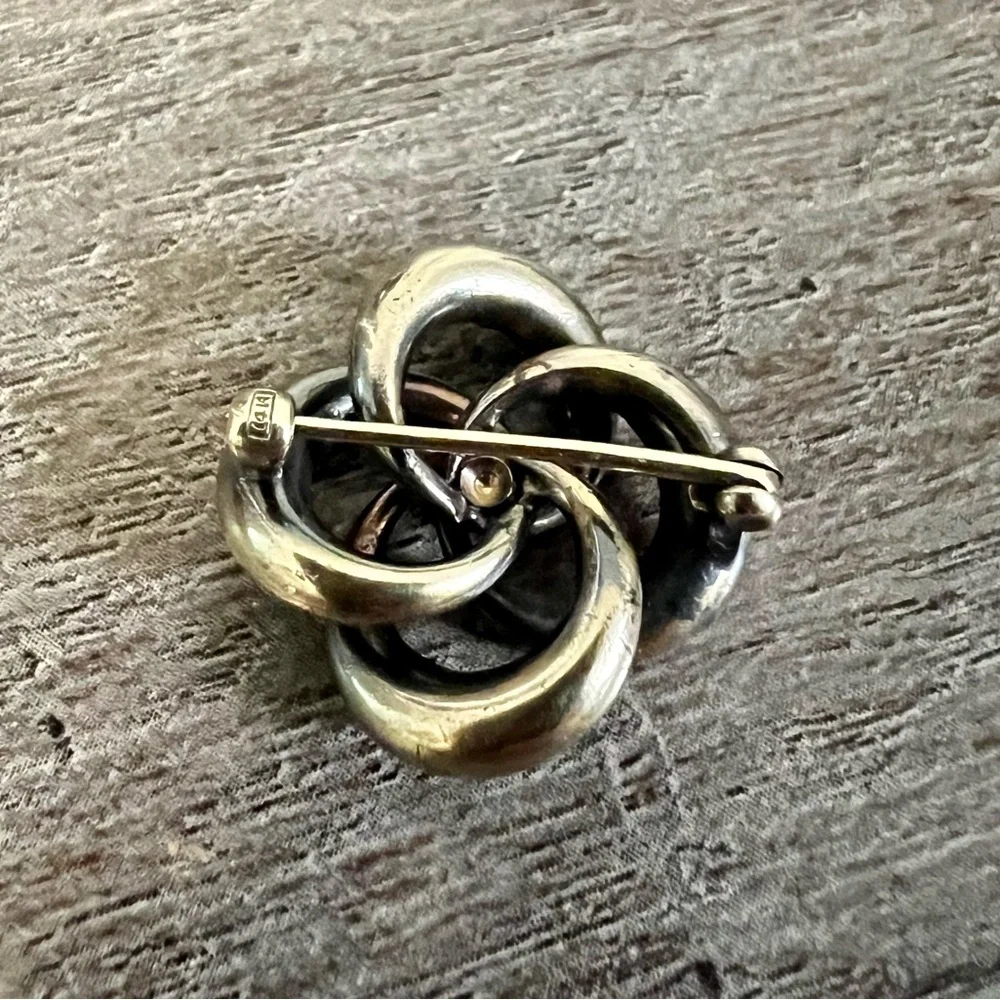 Elegant 14k Gold Victorian Enamel Floral Brooch - Picture 7 of 8